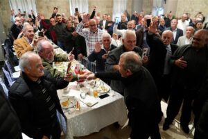 بالصور- باسيل من زحلة في غداء للعسكريين المتقاعدين: “الفسّيدون” على رئيس الجمهورية عملاء صغار يريدون خراب البلد… والجرود تحررت بدم المسيحيين والمسلمين معاً