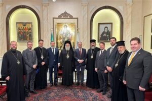 البطريرك يوحنّا العاشر يستقبل وفدًا من وزارة الخارجيّة الهنغاريّة