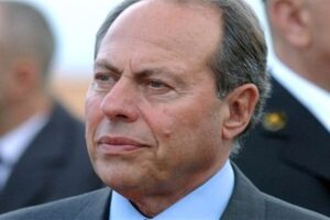 لحود توجّه بتحيّة إجلال وتقدير الى الجيش اللبناني