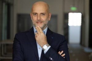 عكس السير: ريكاردو كرم: رجل الاستقلال الإعلامي بلا شعارات