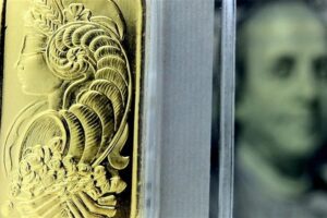 أدوات للادخار والاستثمار والاقتراض: الذهب والفضّة بدلاً من المصارف