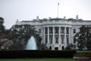 كواليس – لبنانيون يتقصّون الحقيقة في “البيت الأبيض”!