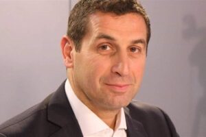 معلوف: يلّي هرب من شرق صيدا ومن الجبل ورفض الدفاع عن زحلة.. ما بتستغرب يكون عم بطالب بمحاكمة يلّي سمّتو الناس بطل التحرير بل ٢٠٠٥!