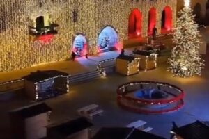 دير القمر تلبس ثياب العيد وتطلق القرية الميلادية وتضيء شجرة الميلاد في احتفال جامع