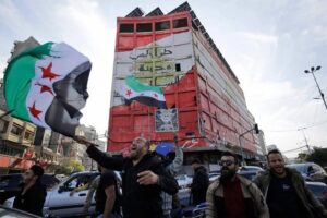 بالفيديو – مظاهرات احتفالية بالذكرى السنوية لسقوط نظام الأسد في طرابلس