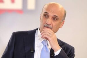 بالفيديو – جعجع وتحريك الأصابع: زلة خطابية أم خيار سياسي؟!