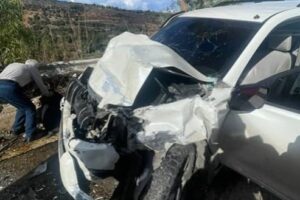 بالصورة- رحيلٌ على الطريق.. حادث مأساوي يحصد أمًّا ويصيب ابنتها بجروح خطيرة!