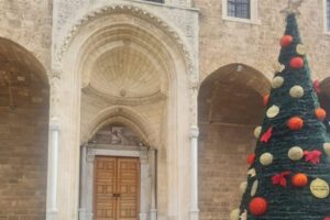 في لبنان.. مجهولون يلقون قنبلة مولوتوف فجرًا داخل كنيسة!