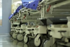 حالات تسمّم في بلدة لبنانية.. أكثر من 70 مصابا!