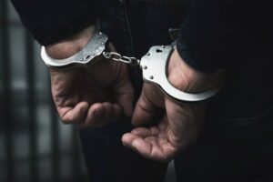 طريق المطار والرويس.. مداهمة وتوقيف!