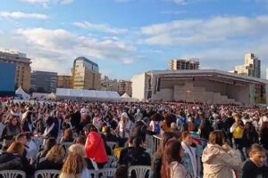 بالفيديو – الواجهة البحرية لبيروت قبيل القداس الالهي الذي يحتفل به البابا لاوون الرابع عشر