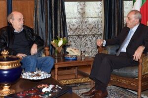 جنبلاط يحاول إقناع بري..