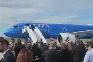 بالفيديو  – تحضيرات مغادرة البابا لاوون من لبنان