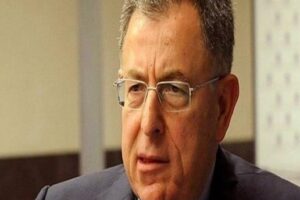 الأخبار: أحمد الحريري للسنيورة: «الكدابين اتمكنوا وكتروا»