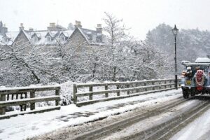 إليكم الطرقات الجبلية المقطوعة