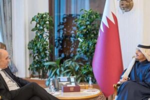 وزير الخارجية القطري استقبل لودريان في الدوحة: استقرار لبنان ركيزة لاستقرار المنطقة