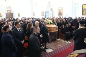 السيدة فيروز ودعت نجلها الاصغر هلي في مأتم حاشد في المحيدثة – بكفيا