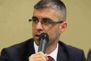 ميشال أبو نجم رداً على شارل جبور: مستوى “أصابع الإجرين”!