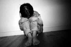 بالفيديو – في لبنان: هذا ما فعله أبٌ بإبنته!