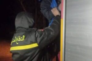 الدفاع المدني أنقذ عائلة من تسعة أفراد حاصرتهم مياه النهر في العبودية