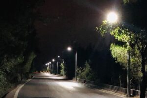 البستاني يتابع موضوع إعادة إضاءة طريق الشوف