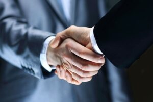 كواليس – تحالف بين نائب وإعلامي في بشري