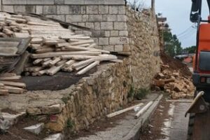 معلوف يعلن عن ‏بدء اعمال صيانة الحائط المنهار على طريق انطلياس- بكفيا