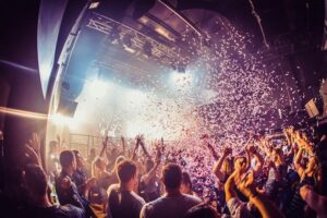 بالفيديو – في الأشرفية.. “رقصت عارية” فأُقفل المطعم!