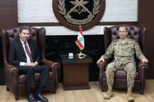 قائد الجيش عرض مع النائب التوم والسفير اللبناني في باكستان الأوضاع العامة
