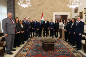 الرئيس عون تسلم مذكرة حول مكافحة منتحلي الصفة: أتابع ملفات الفساد شخصيًّا وأمن الدولة يقوم بجهود كبيرة في هذا الاطار