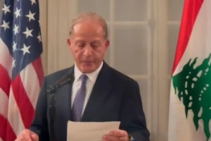 السفير الأميركي يزور ضريح الحريري