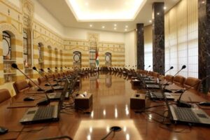 كواليس – وزيرٌ خدماتي الى واشنطن بعد باريس.. ما السبب؟