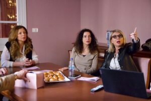 ممثلة هيئة الامم المتحدة للمرأة في لبنان جينان المسيري في مكاتب سطوح بيروت