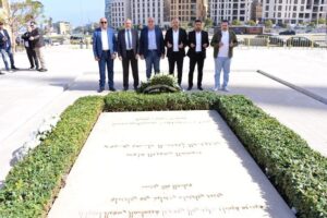 وفد من هيئة قضاء طرابلس في التيار  يزور ضريح الشهيد رفيق الحريري