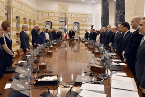 “قنبلة معيشية” في مجلس الوزراء.. وحل سهل؟