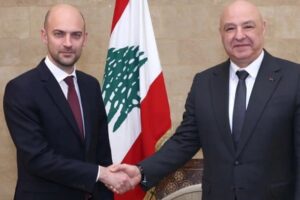 رئيس الجمهورية استقبل وزير الخارجية الفرنسي: انسحاب إسرائيل وانتشار الجيش حتى الحدود مدخل أساسي لحل الوضع في الجنوب وكل المعابر مضبوطة بالكامل ولا صحة للادعاءات عن تهريب أسلحة واموال بارو نوه بقرارات الدولة الشجاعة